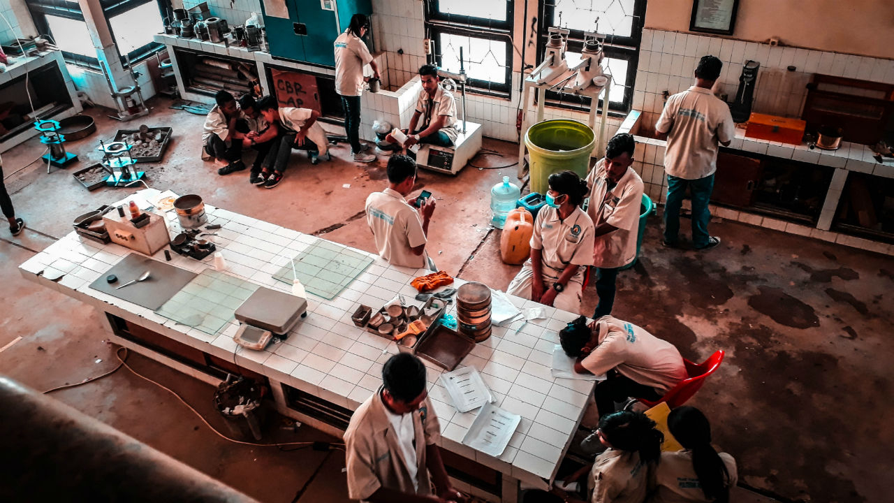 Angajații din Est, pretenții prea scumpe și calificare prea „ieftină”