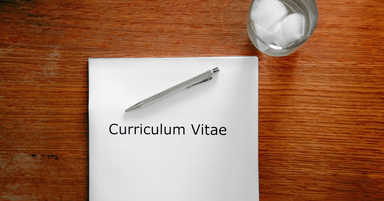 Curriculum Vitae: Aplicația unde-ți faci CV din LinkedIn