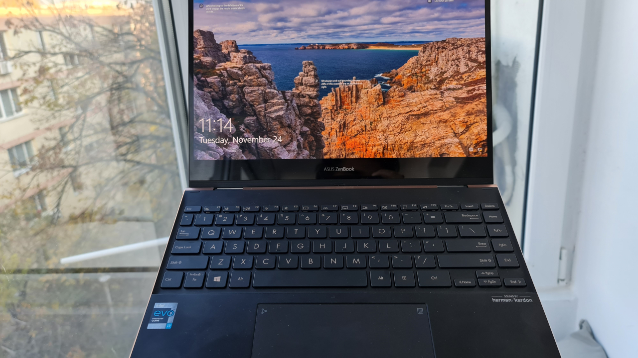 REVIEW ASUS ZenBook Flip S - OLED-ul face banii?