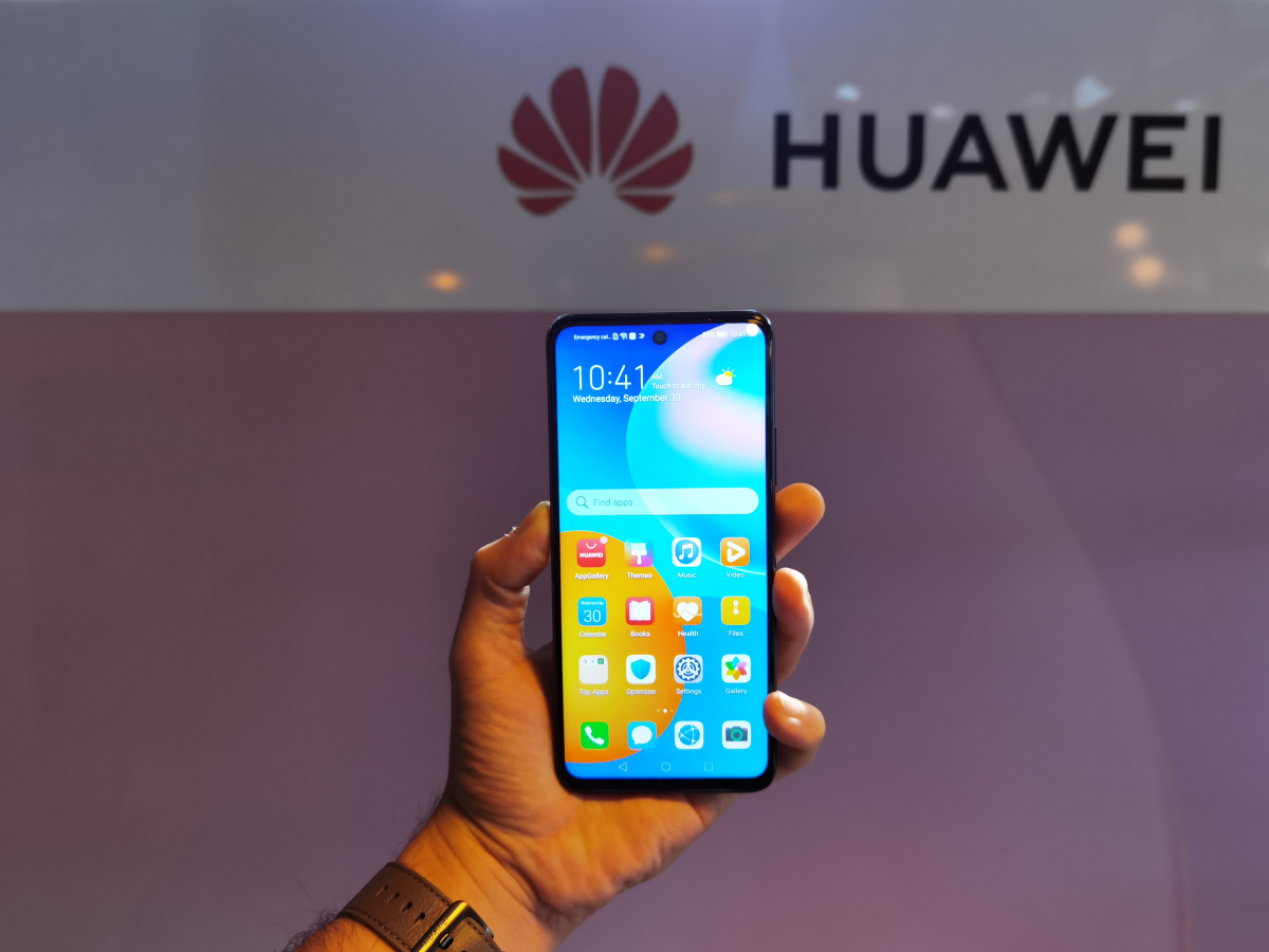 Peste 10.000 de români, interesați de noul Huawei P Smart 2021