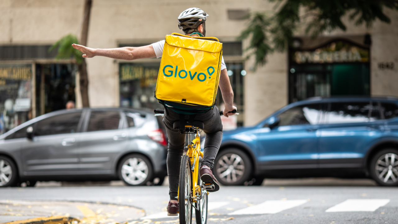 Glovo te învață să pedalezi în siguranță: video-uri educaționale