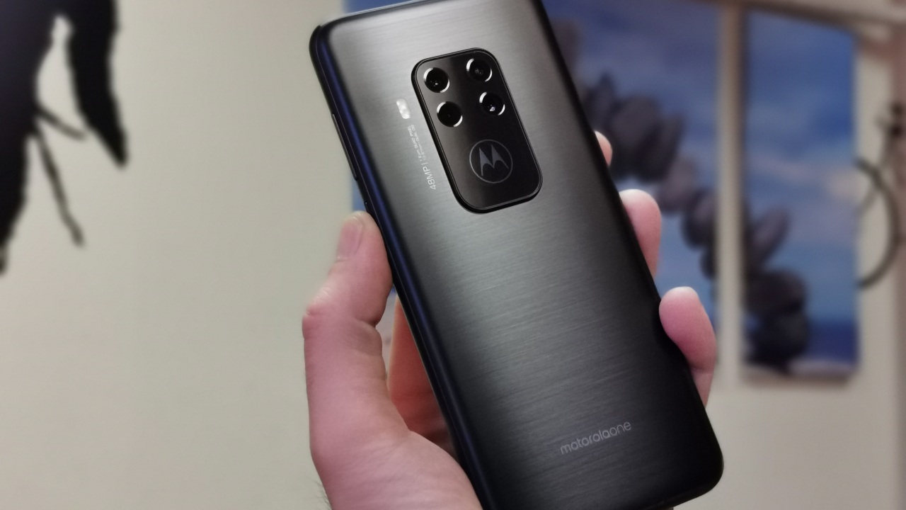 Motorola One Zoom, lansat în România: Funcții premium la preț decent