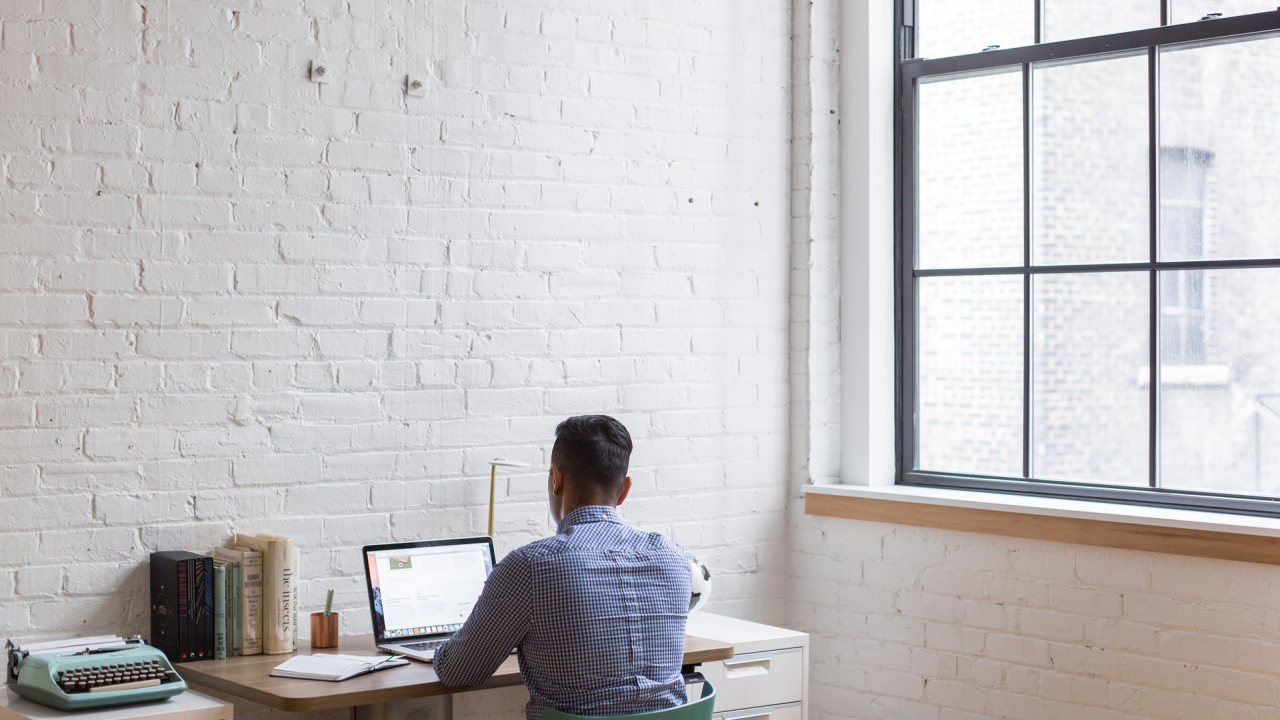 Studiu: cum se simt românii la final de an și după 20 de luni de pandemie