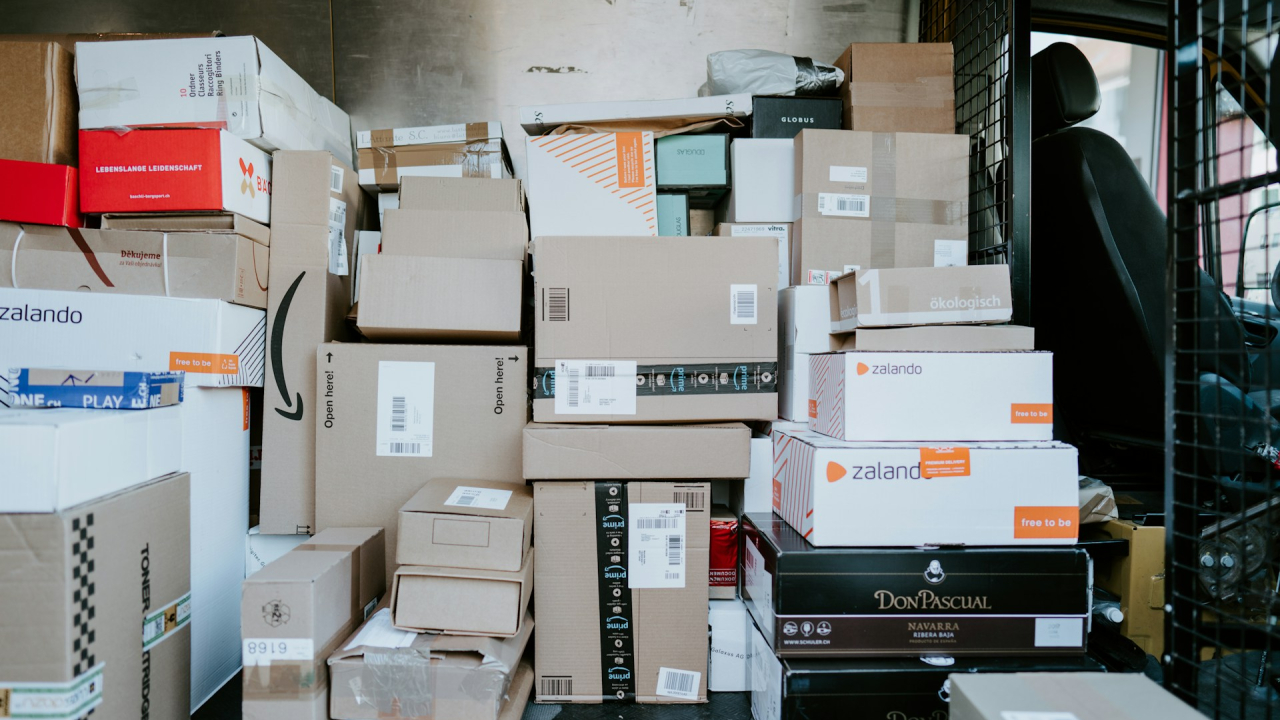 Piața coletelor a crescut în România. Cum ne ajută AI-ul să o gestionăm eficient