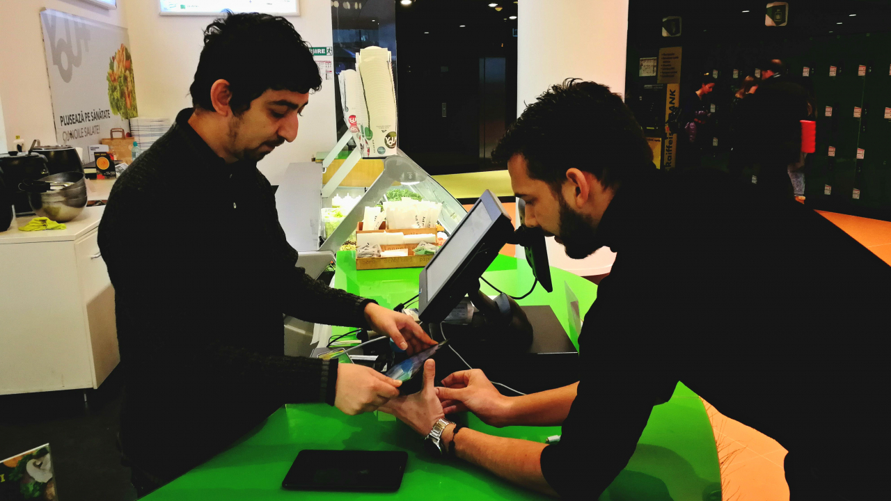 Corporatiștii bucureșteni evită cozile la mâncare cu Fast Order