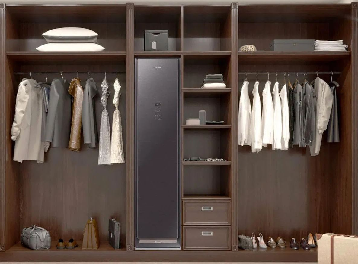 Samsung lansează în România AirDresser, dulapul smart care curăță hainele