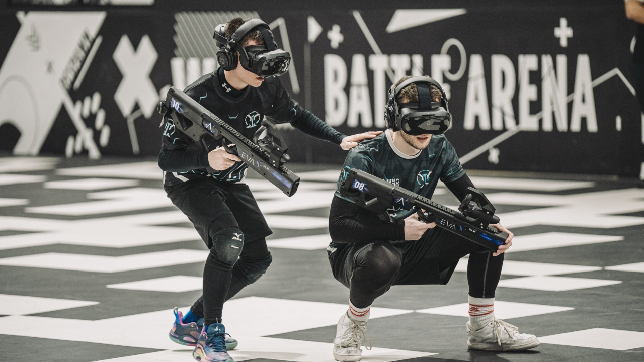 Prima sală de jocuri în echipă cu <span class="title-highlight">realitate virtuală </span>se deschide la București