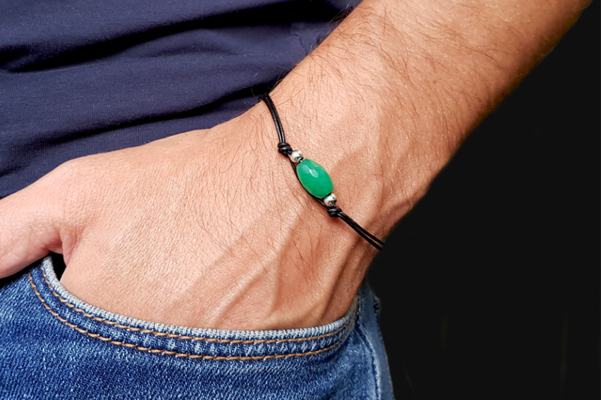 Oferă brățări bărbați cu pietrele lunii de naștere cu ocazia Crăciunului