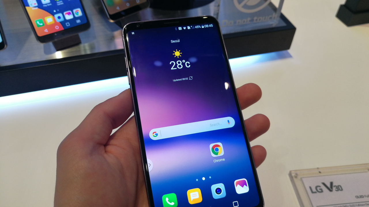 IFA 2017 - LG V30 e un telefon simplu, dar foarte premium