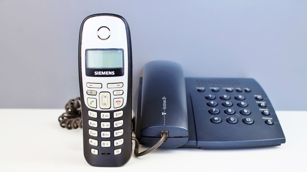 Ce este un cold call și cum îl transformi într-o vânzare?