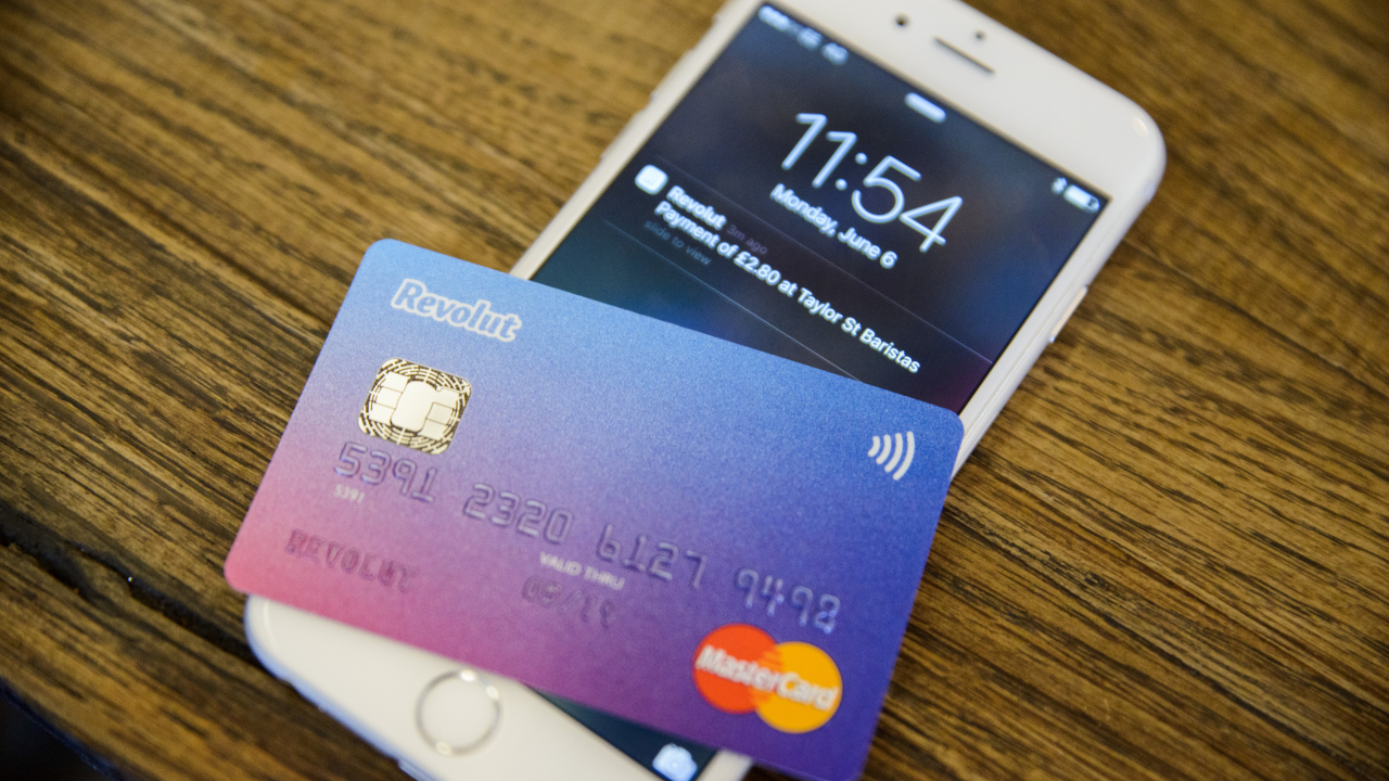 Revolut, 75.000 utilizatori în România: aplicație .ro & card gratis