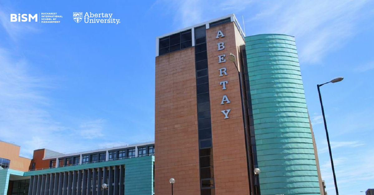 Trei programe de licență cu diplomă britanică la București în această toamnă