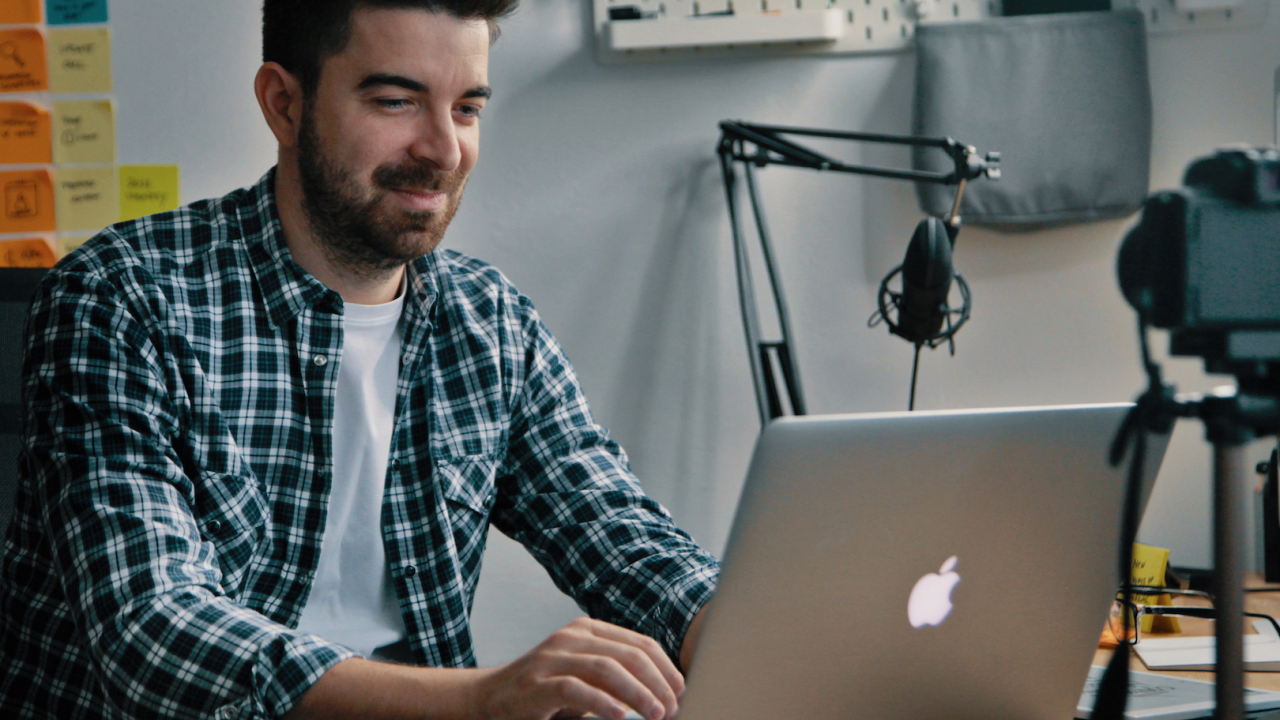 Cursul gratuit pentru echipe mai eficiente de la distanță-n pandemie