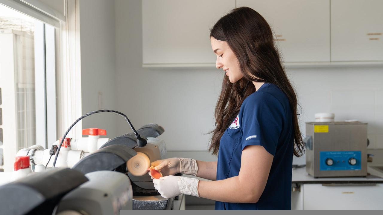 DENT ESTET: Creștere de 60% a cifrei de afaceri. Investiții în digitalizare