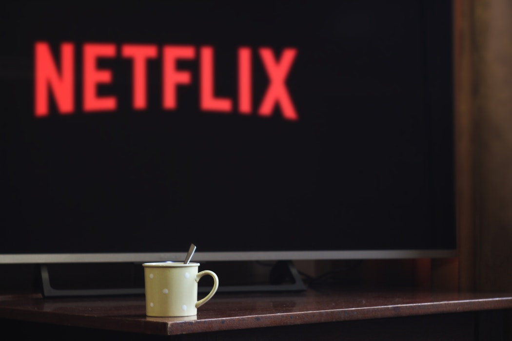 Noi proiecte europene anunțate de Netflix: seriale pentru binging