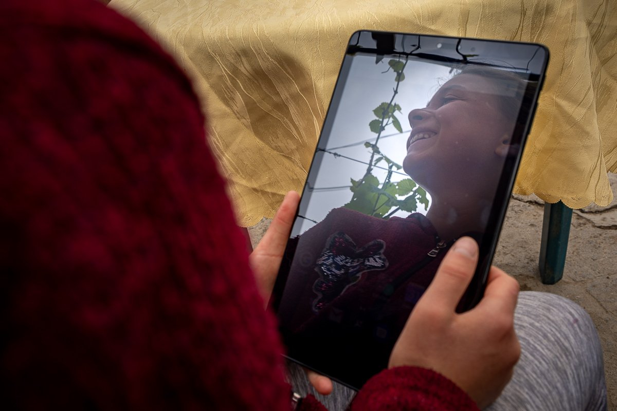 300.000 de elevi nu au acces la educație online. Crowdfunding pentru tablete