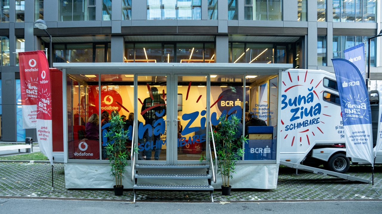 Caravana care a făcut 5.000 de km pentru educație financiară și digitală