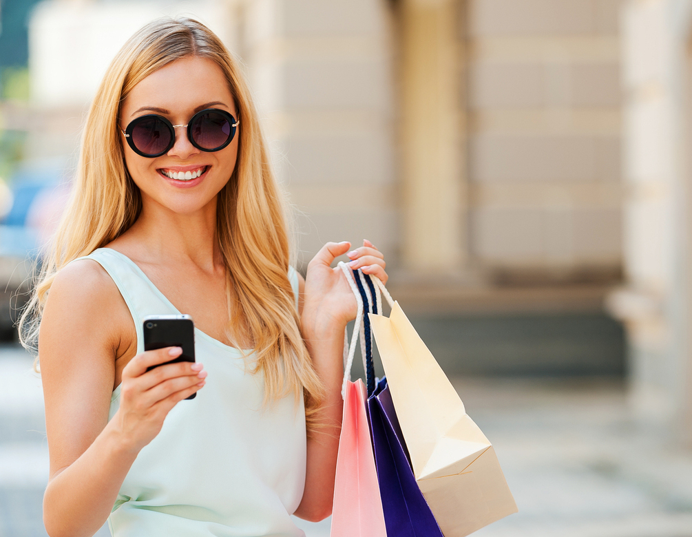 GLAMI: Românii, campioni europeni la cumpărături de haine de pe smartphone