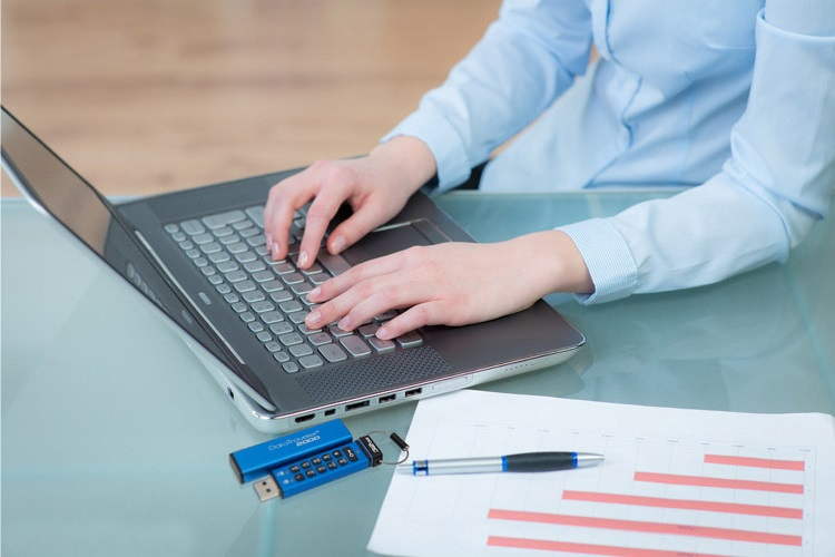 Regulamentul GDPR: stick-urile criptate care te ajută să te conformezi