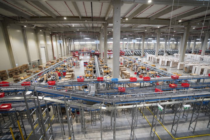 eMAG Marketplace: peste 8 milioane de produse, exportate de sellerii români