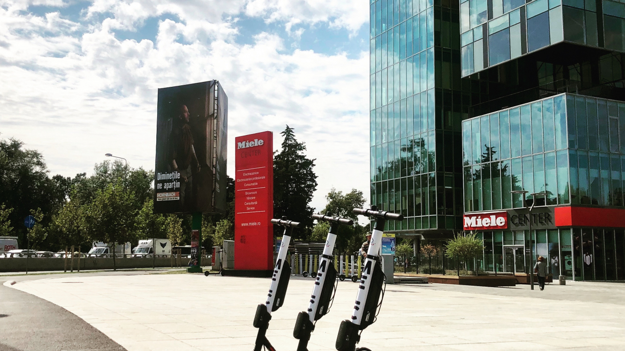 Noi trotinete pe stradă: MELC e serviciul românesc apărut în București