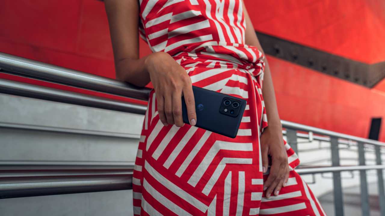 Motorola edge 40 Pro, noul flagship cu rată de refresh de 165 de Hz