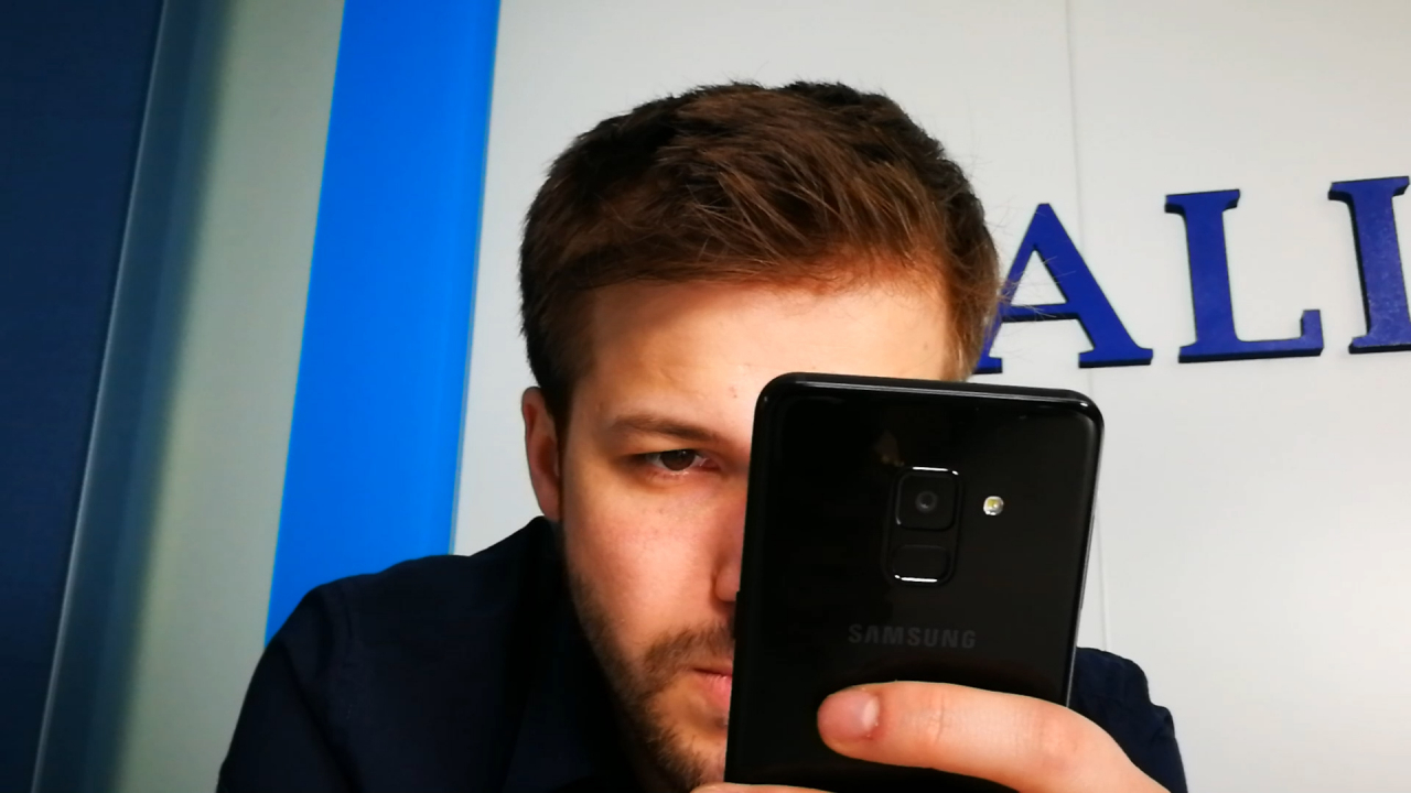 Samsung Galaxy A8 Review: Mașinărie de selfie-uri cu suflet premium