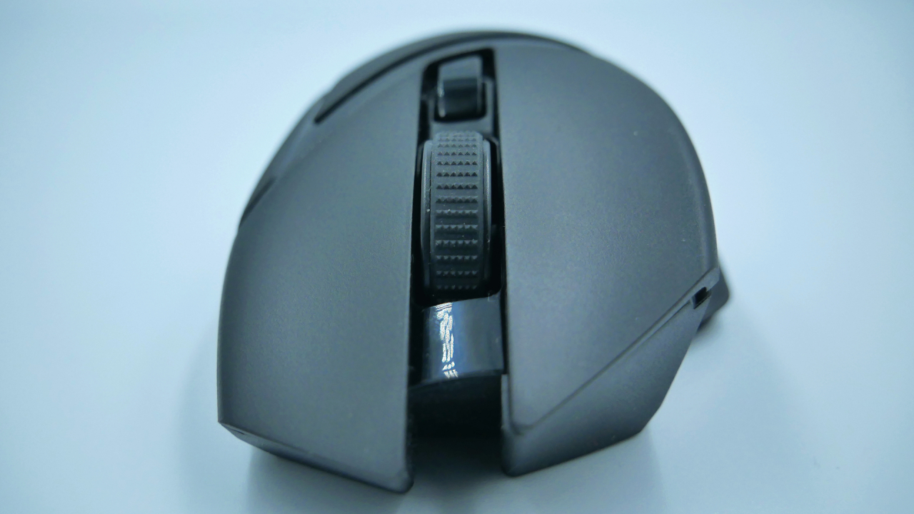 Razer Basilisk X HyperSpeed, un mouse de gaming pentru corporatiști