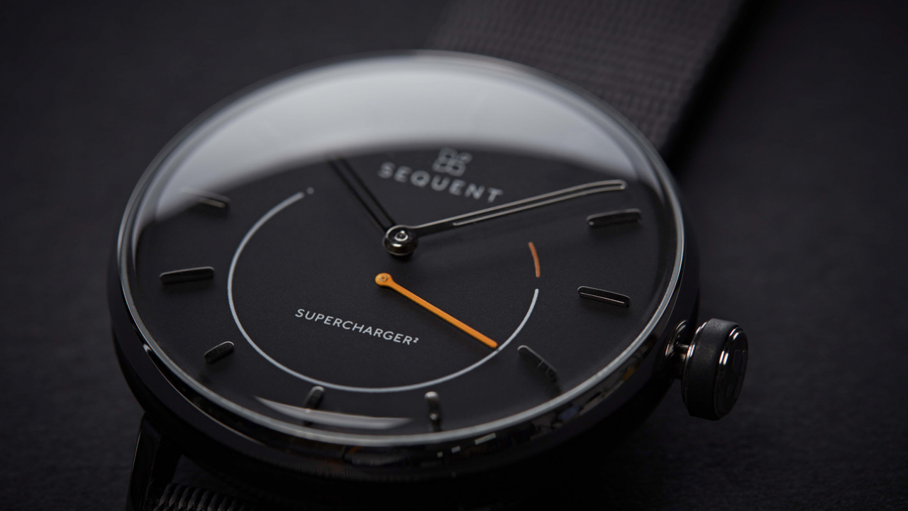 Un startup vinde pe Kickstarter un ceas hibrid care se încarcă singur