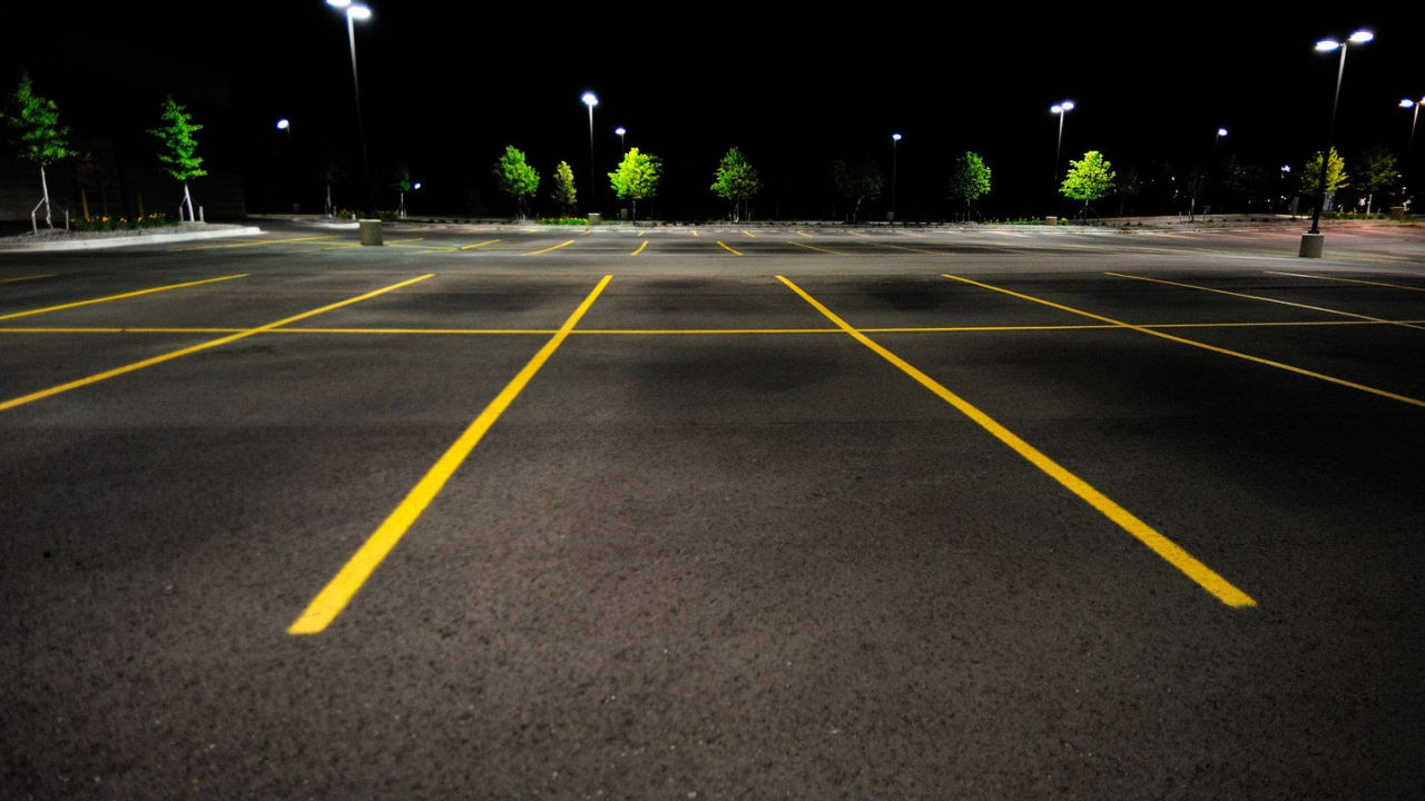 Studiu YeParking: Cum ar putea face bani retailerii cu locurile de parcare