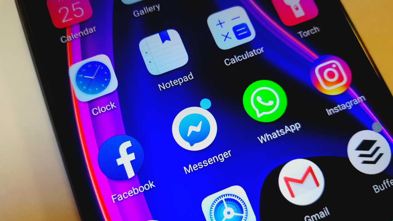 Facebook unește Messenger, WhatsApp și Instagram