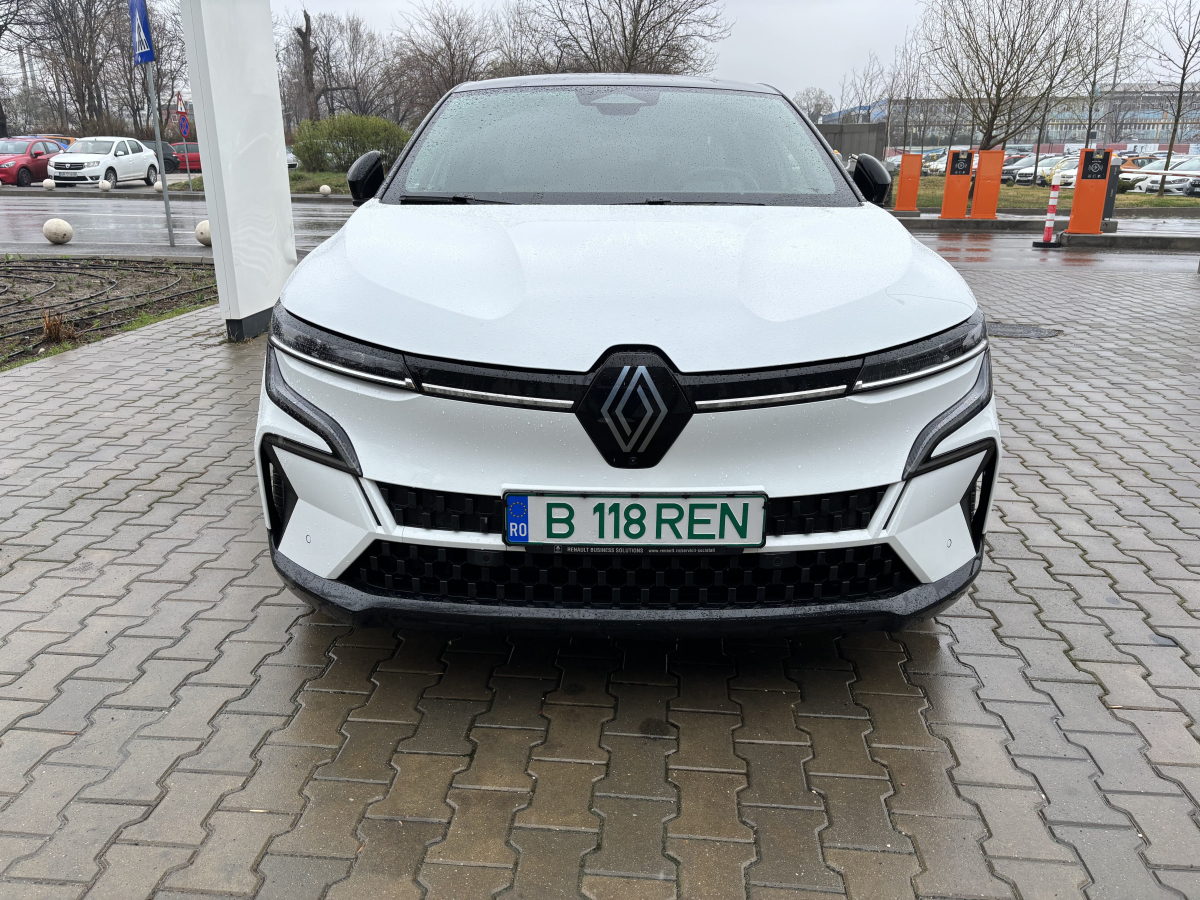 Renault Megane E-Tech este un EV high-tech reciclabil și produs în Europa