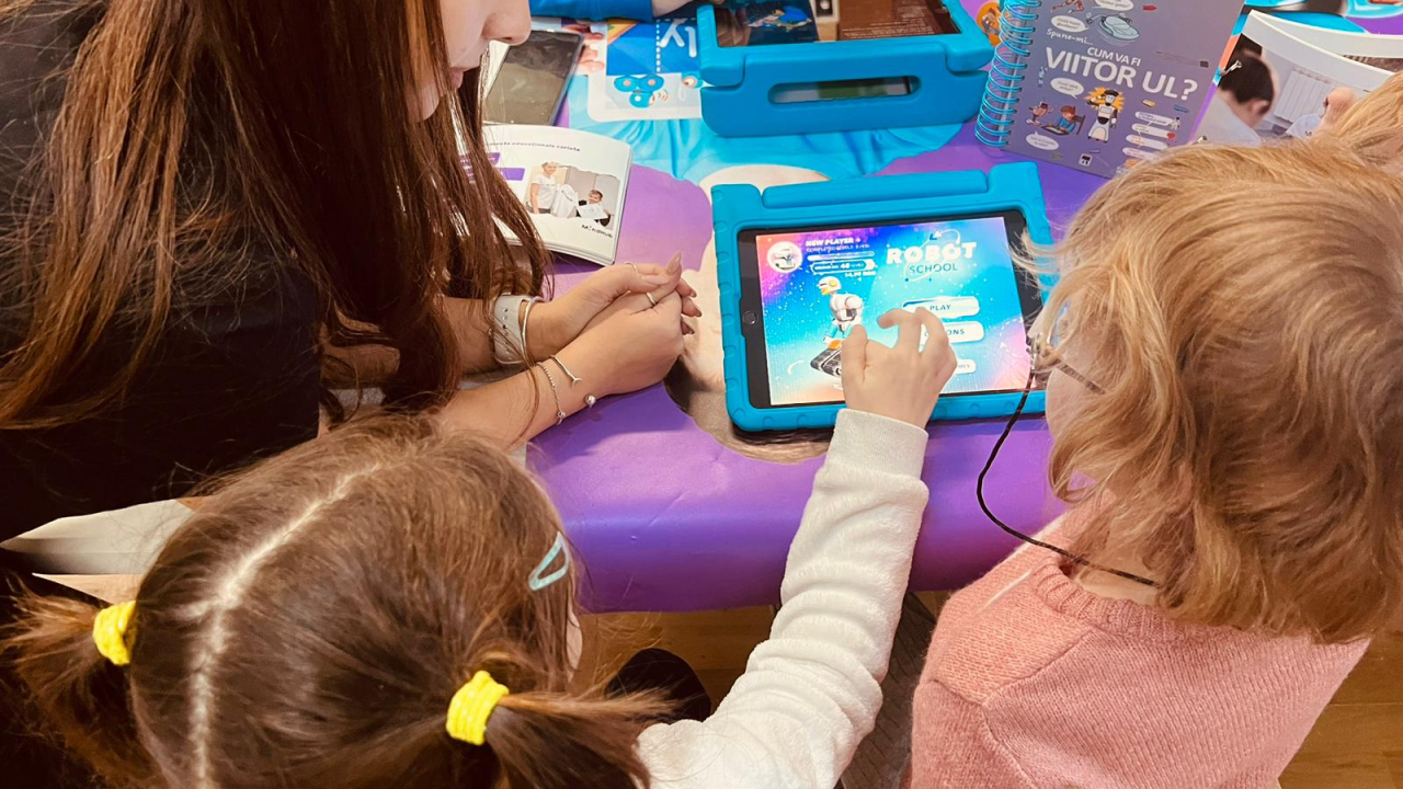 50 de copii din medii defavorizate la cursuri de robotică și programare