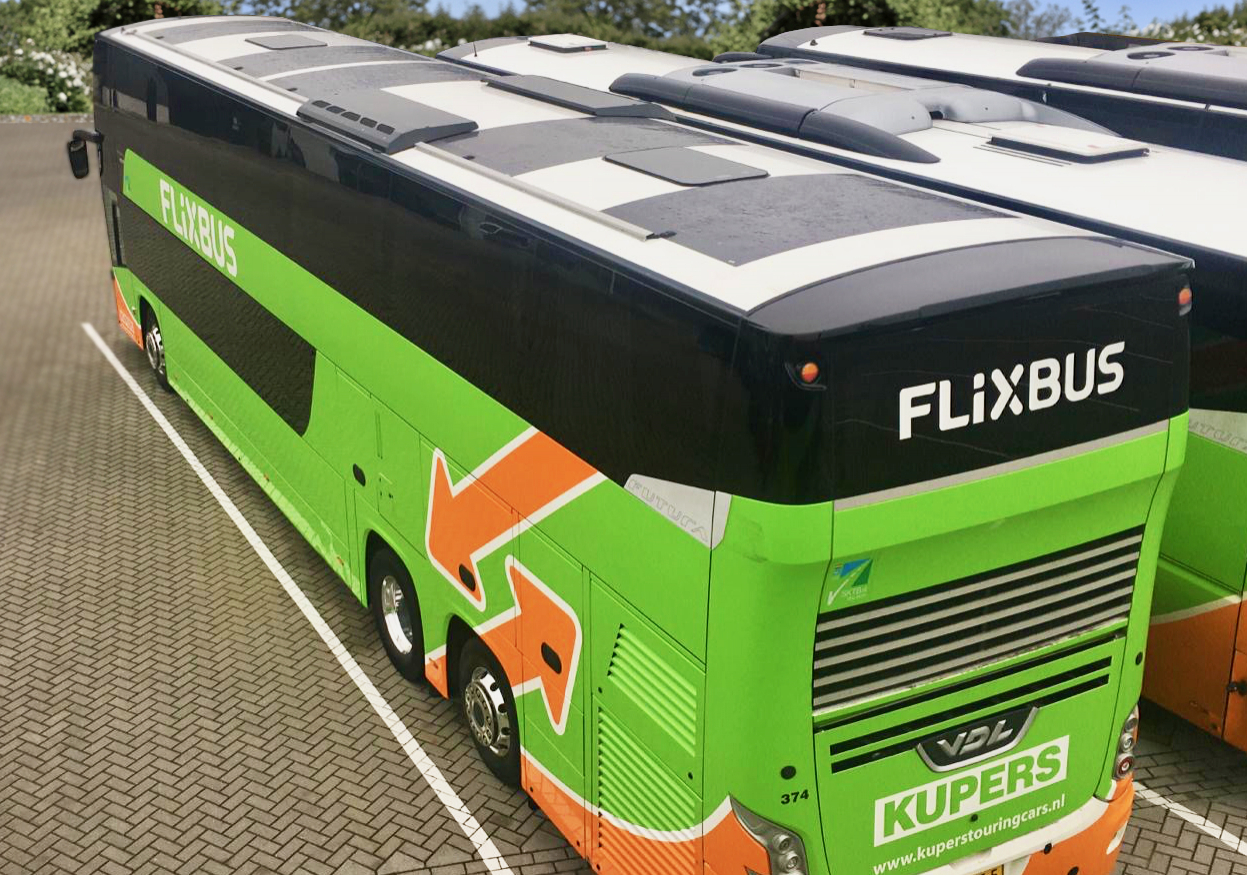FlixBus testează transportul cu un autocar echipat cu panouri solare