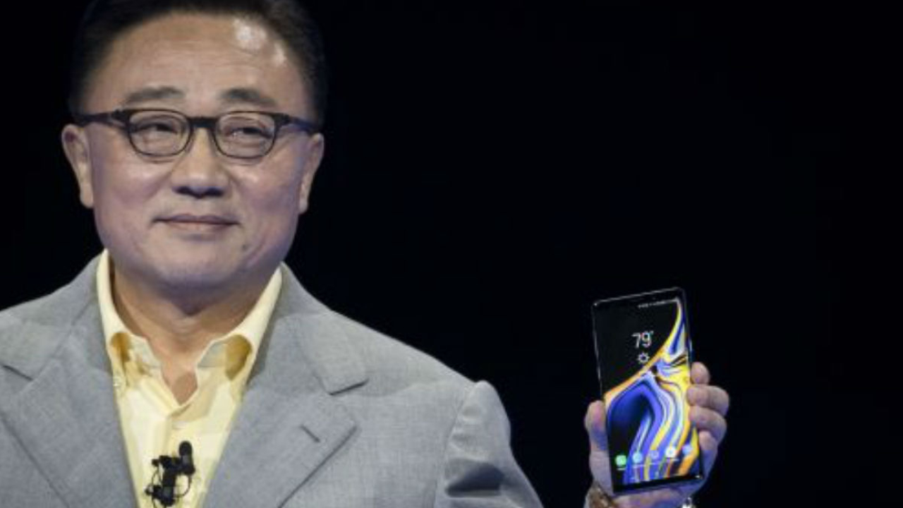 Telefonul pliabil de la Samsung este... o tabletă. Primele imagini