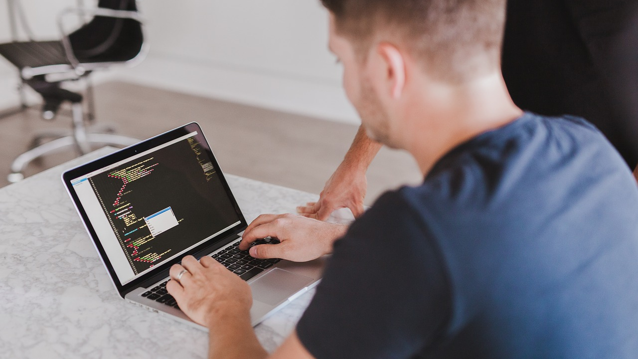 Joburi în IT: CGI deschide centru în București. 300 de locuri de muncă