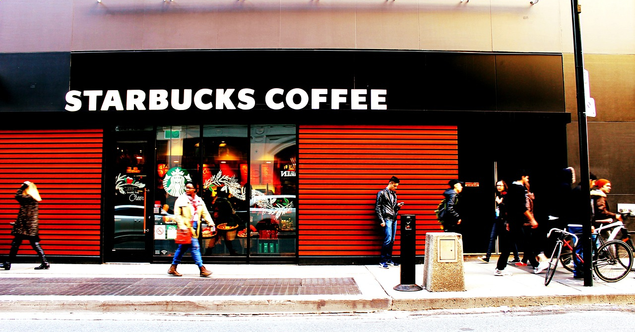 Un investitor a „comandat” acțiuni la Starbucks de 900 milioane dolari
