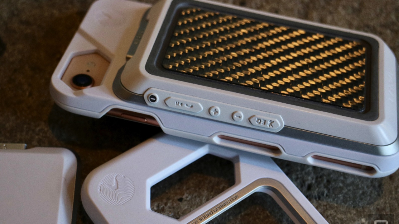 Husa care îți transformă telefonul într-un instrument multifuncțional