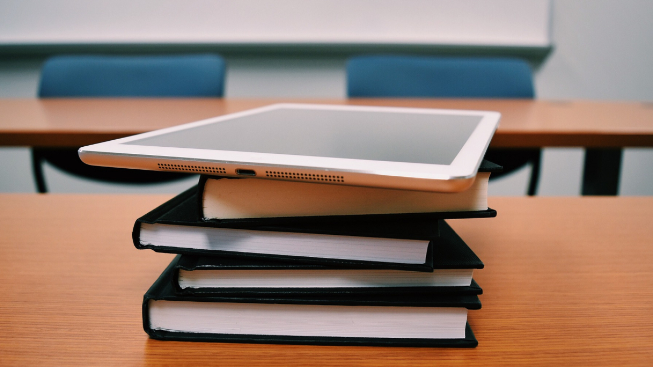 Ascendia, profit de 700.000 lei din soluții de învățare și biblioteci virtuale