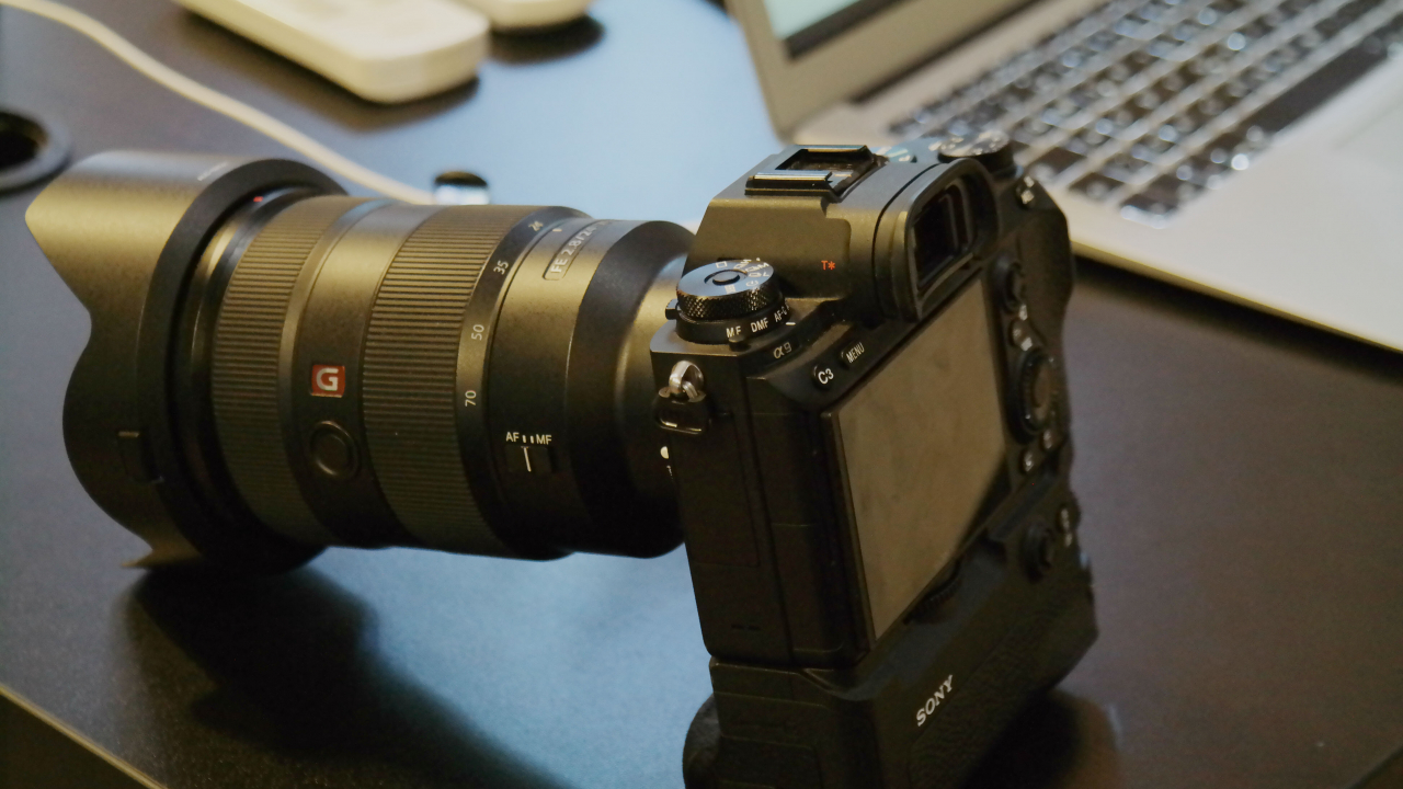 Sony a9, mirrorless-ul care ar ucide DSLR-urile, ajunge în România