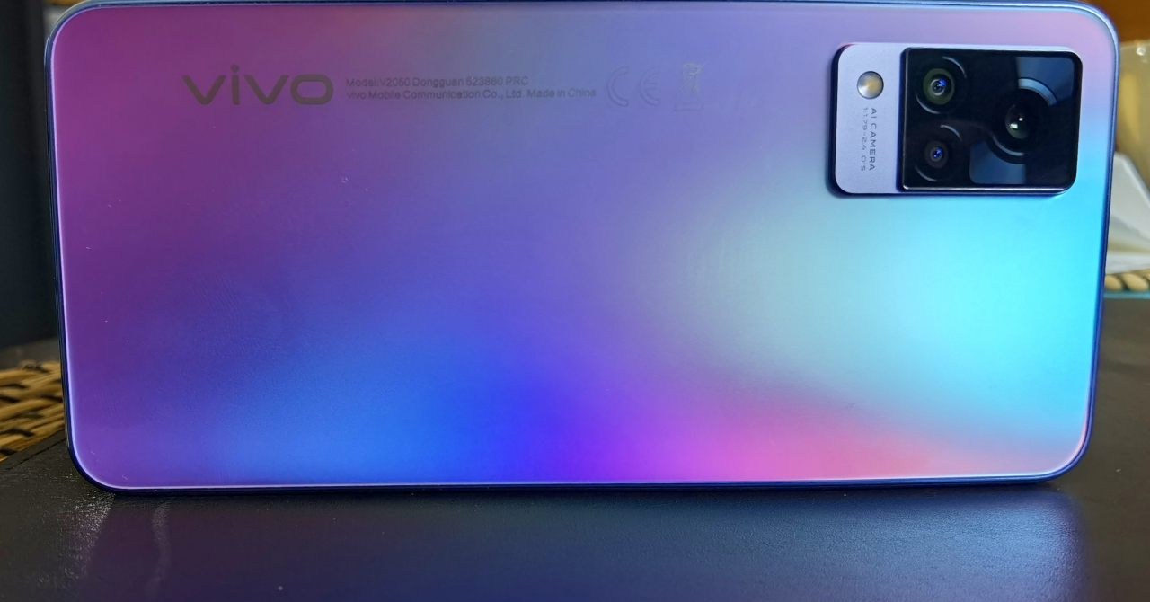 REVIEW vivo V21 5G: Pentru business sau distracție, cu funcții unice și preț bun