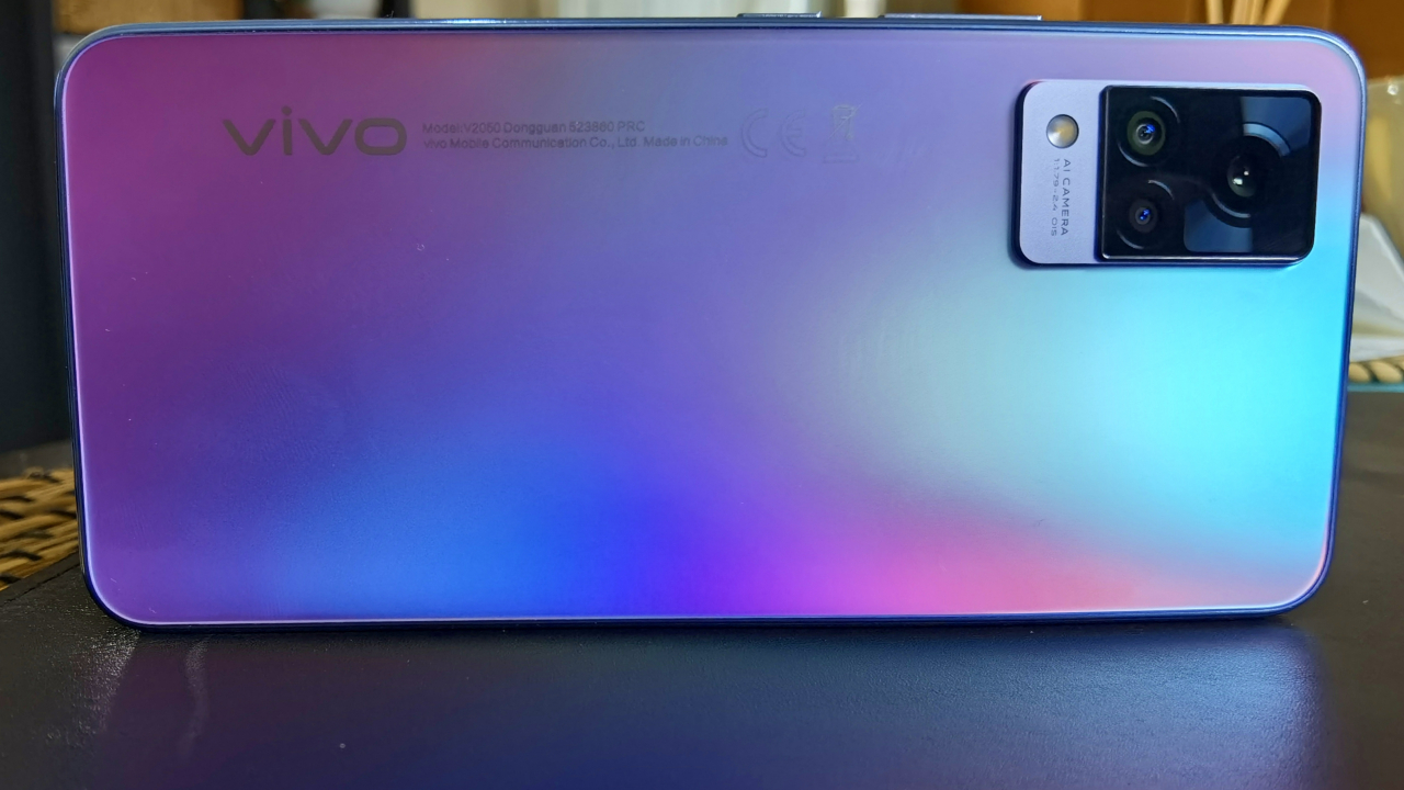 REVIEW vivo V21 5G: Pentru business sau distracție, cu funcții unice și preț bun