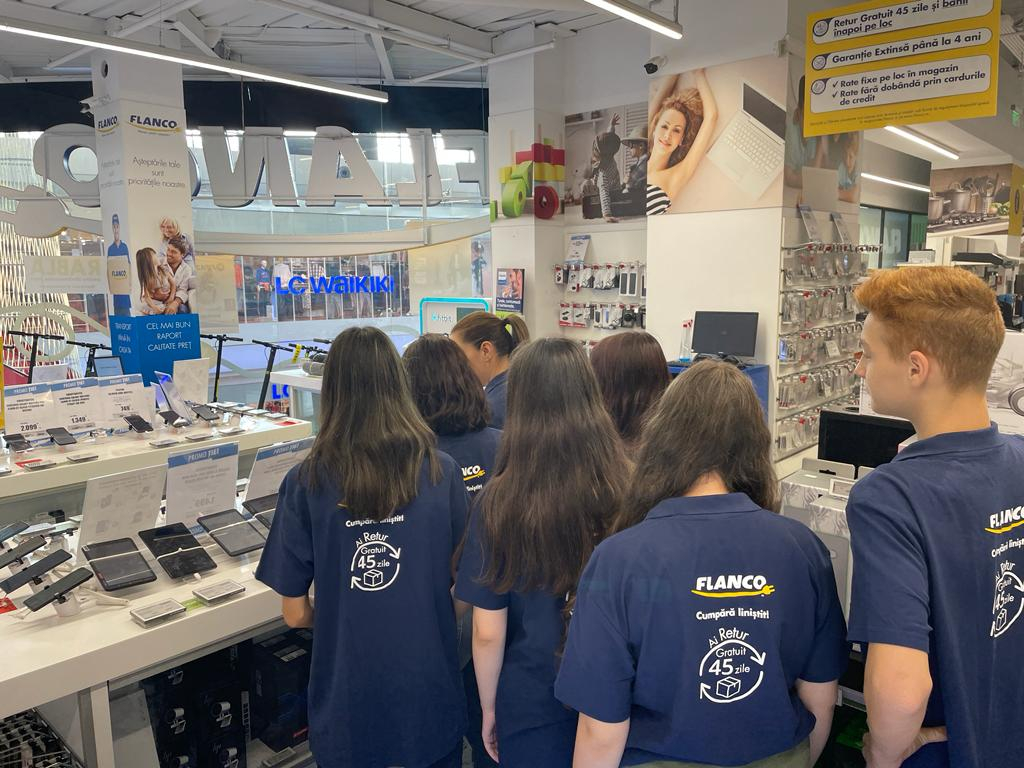 Practică în magazinele Flanco pentru liceeni: învață consultanță, marketing, vânzări