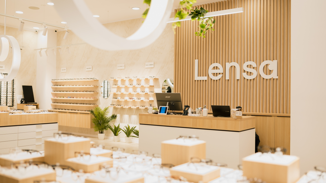Lensa: 58 milioane lei și 10 magazine noi în prima jumătate din 2022