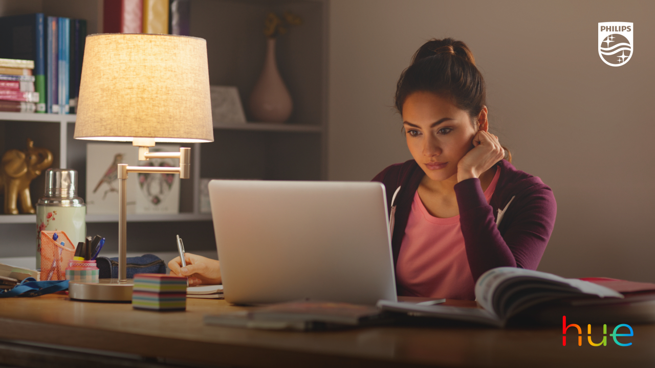 Cum te pot ajuta becurile inteligente să fii mai productiv când lucrezi de acasă