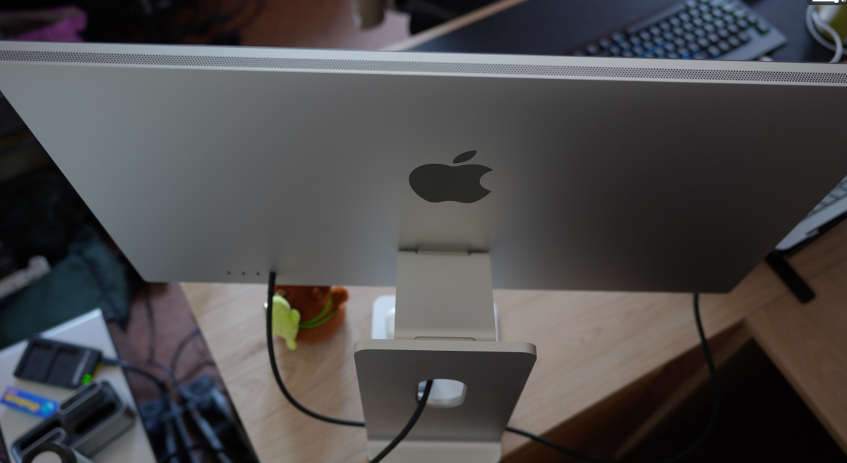 REVIEW Apple Studio Display: rafinament, dar vechile compromisuri