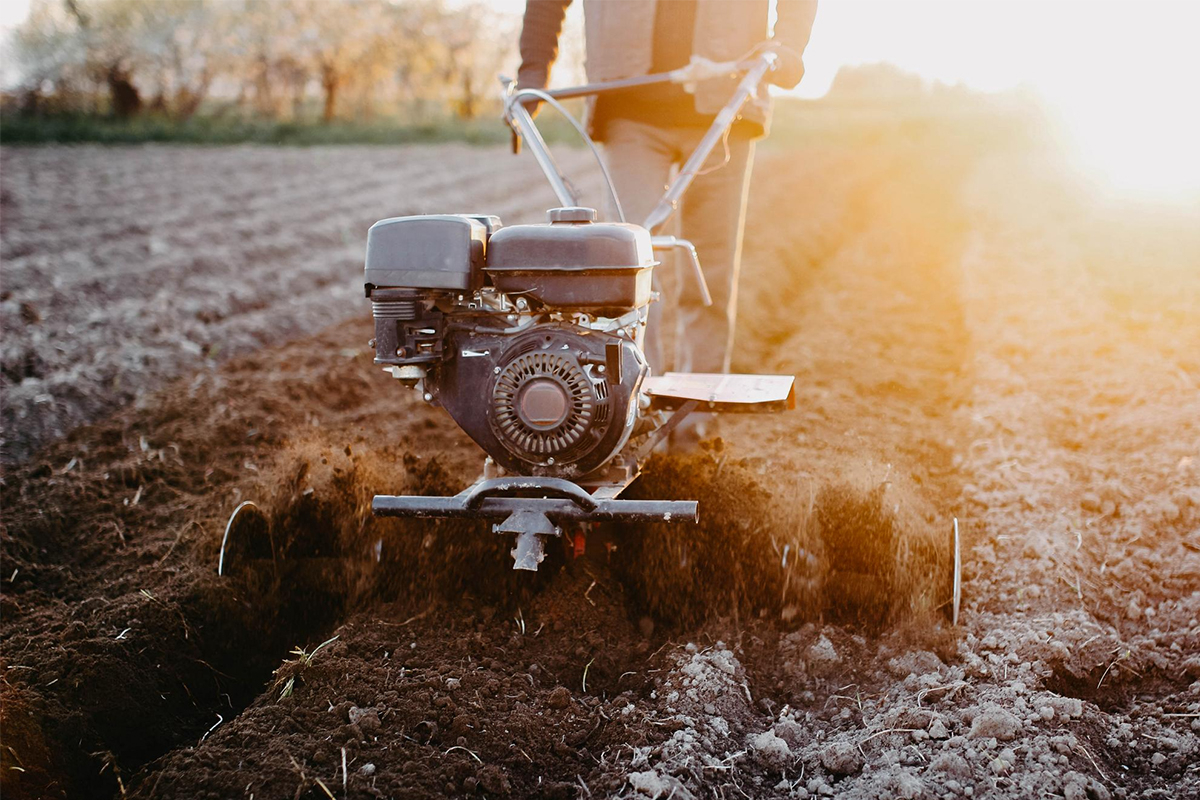 Motocultoare și motosape: Echipamente esențiale pentru agricultura modernă