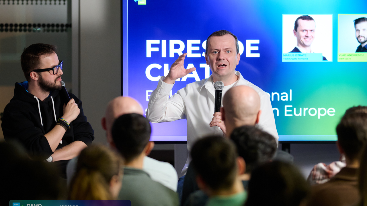 Vlad Andriescu, start-up.ro (stânga), Marius Istrate, președinte TechAngels (dreapta)