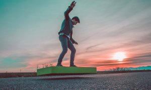 Românii de la ARCA lansează un dispozitiv din viitor: ArcaBoard, skate-ul care plutește șase minute