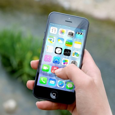 O nouă aplicație românească pentru iPhone: Simpli centrealizează mail-uri, notițe și liste